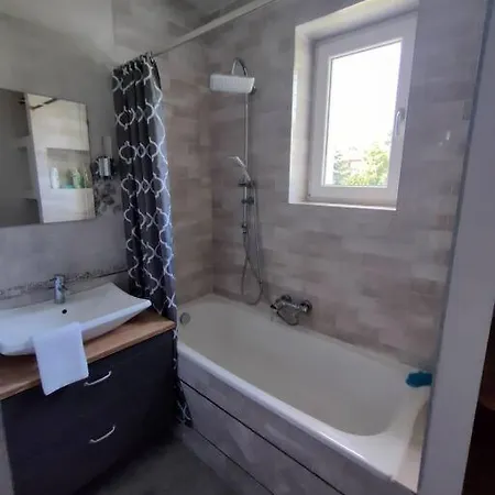 Brook-stone Beach Apartment