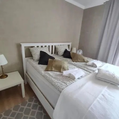 Brook-stone Beach Apartment *