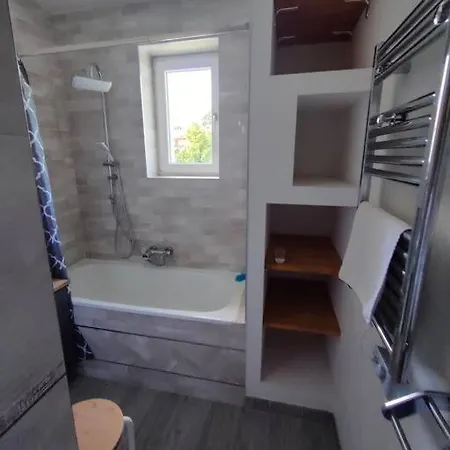 Brook-stone Beach Apartment