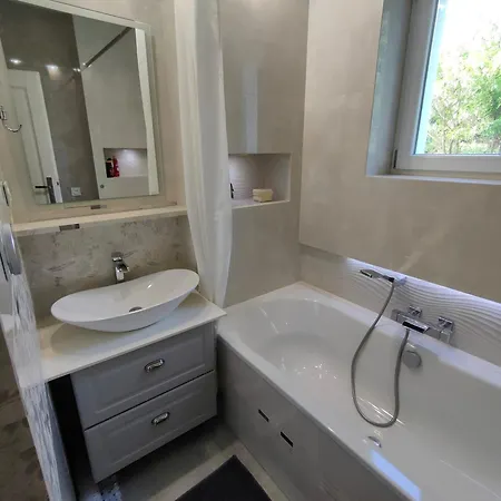 Апартаменты Brook-stone *